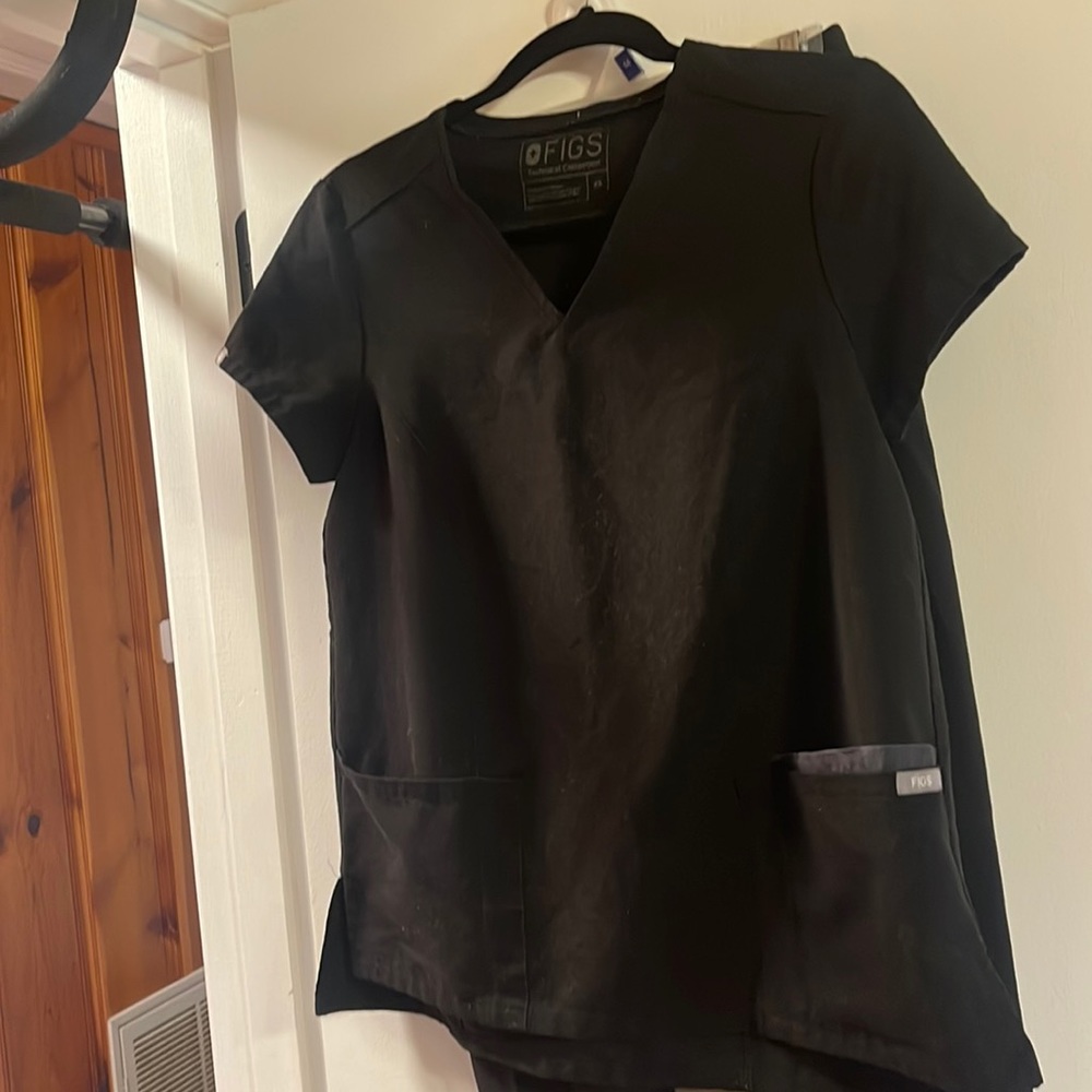 Figs Black scrubs. XS double pocket top XS jogger bottom